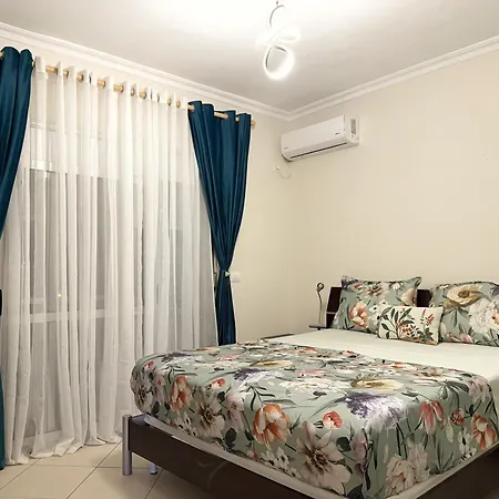 Golden Terrace Retreat Apartment