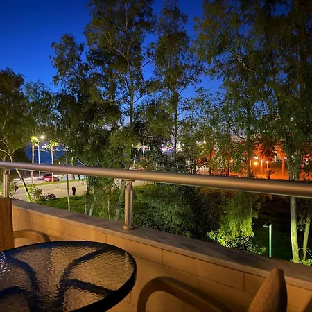 Golden Terrace Retreat Apartment *