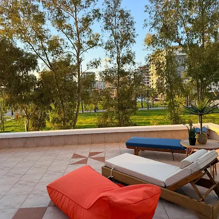 Golden Terrace Retreat Apartment *